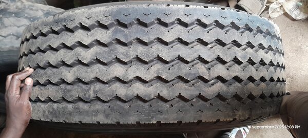 Pneu robuste pour camions lourds