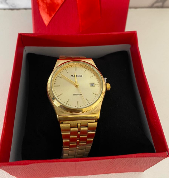 You can never ❌ go wrong with Stainless Steel Wrist Wears. 🙌🏾😍 These are unisex and perfect for everyday wear 