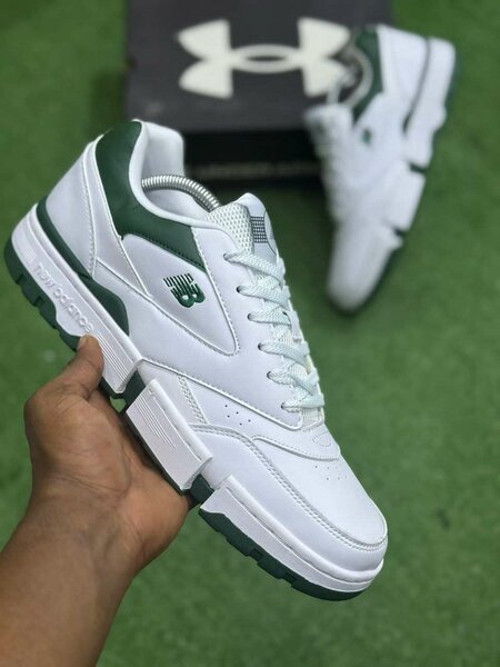 Baskets blanches et vertes