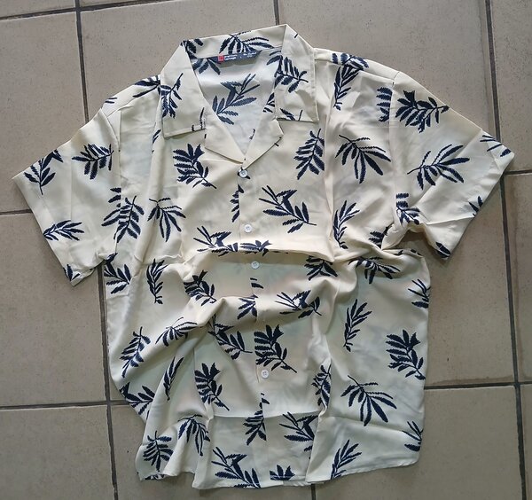 Chemise à motifs tropicale