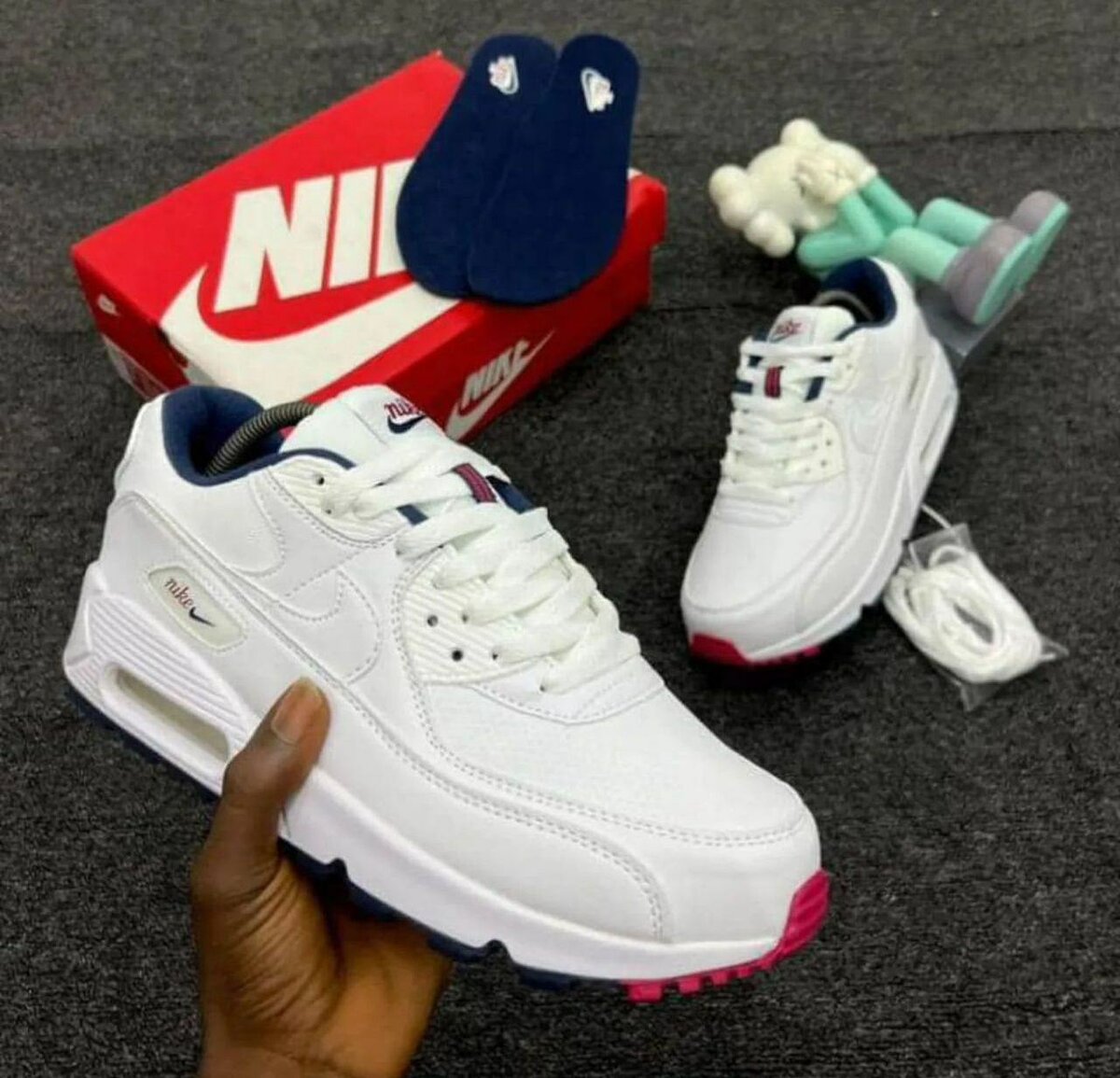 NIKE AIRMAX SNEAKERS.