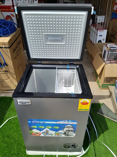 DELRON DURABLE CHEST FREEZER 93 LITRES