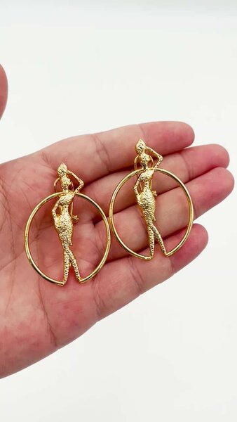 Boucles d'oreilles pendantes dorées