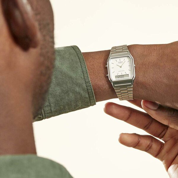 Élégante montre CASIO pour homme en acier inoxydable 