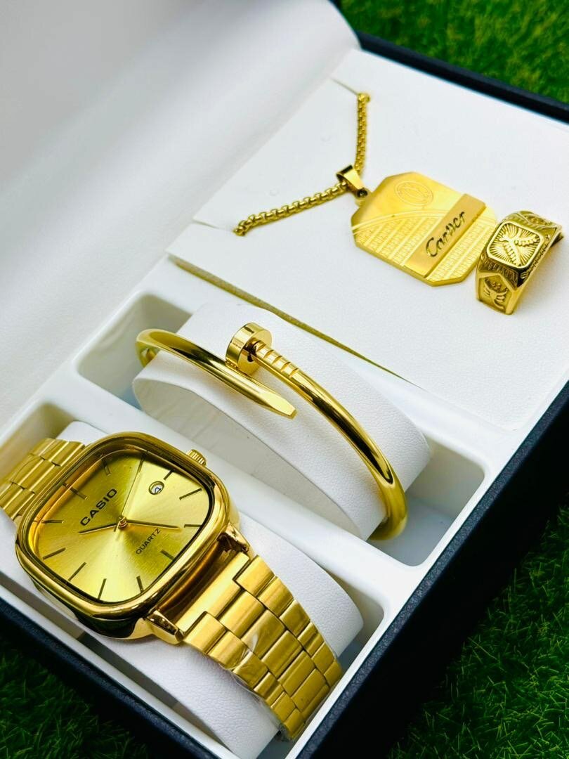 Montre, bracelet, bague et chaîne