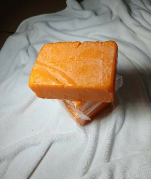 Savon teint clair jaune banane