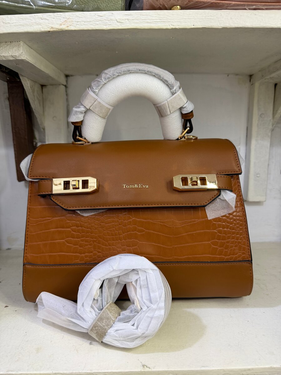 Sac à main Tom&eva en cuir noir ou marron