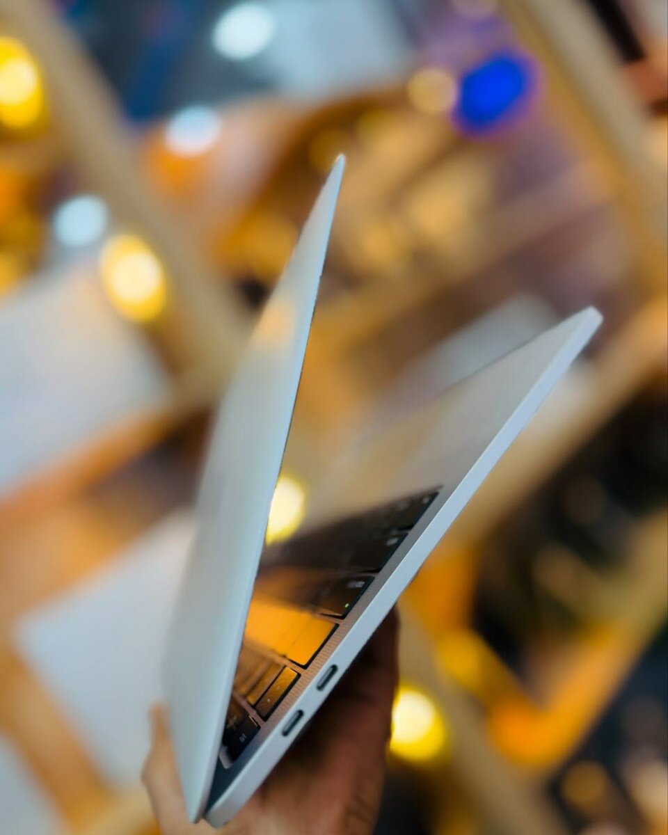 MacBook Pro Touchbar 2020 i7