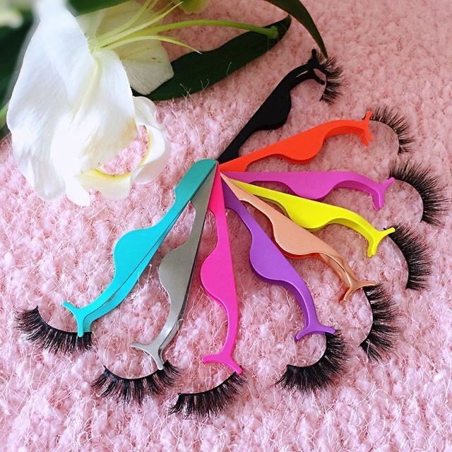 Pince à cils faux pratique