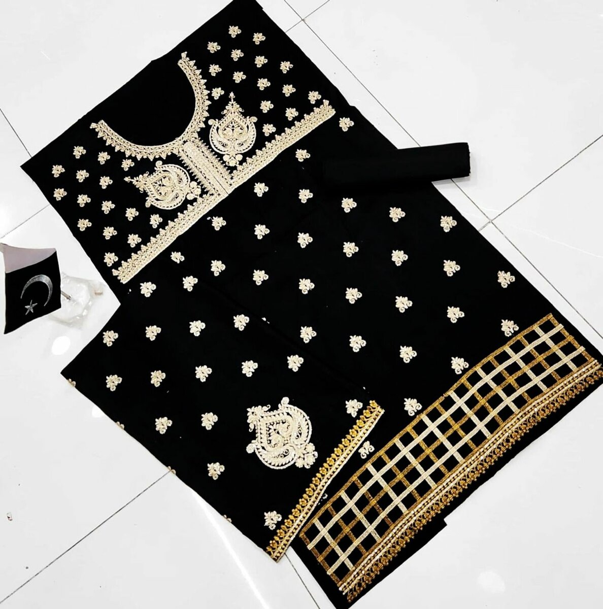 Fancy embroidery lawn 2 pc ,DC FREE