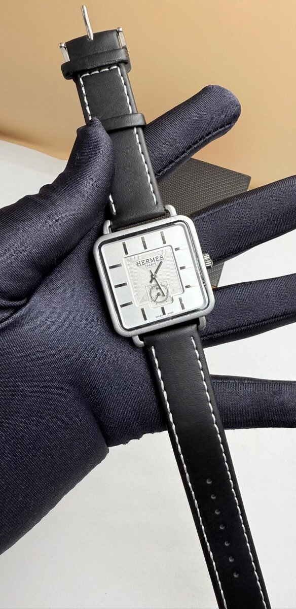 Montre Homme Carrée Élégante