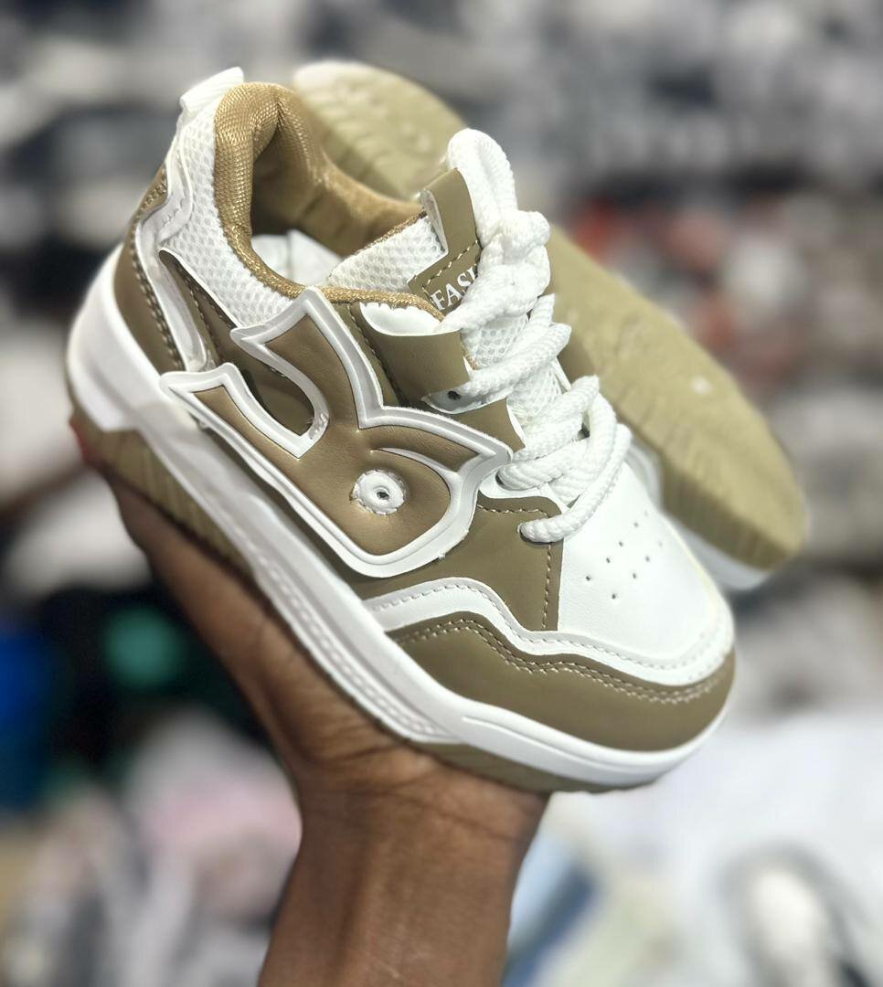 Chaussure élégante pour enfant