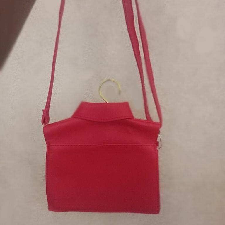 Sac à bandoulière rouge élégant