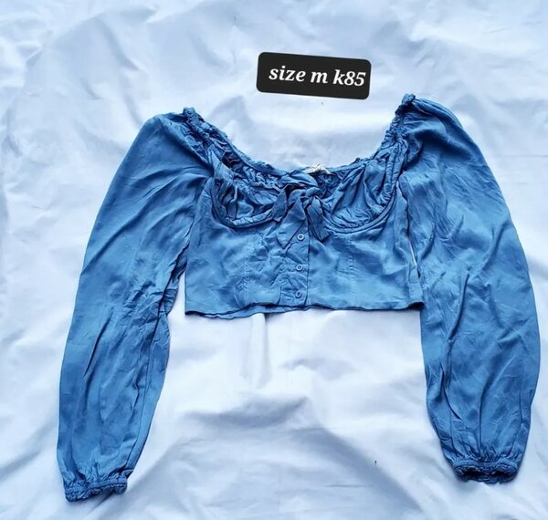 Stylish women's blouse with open belly