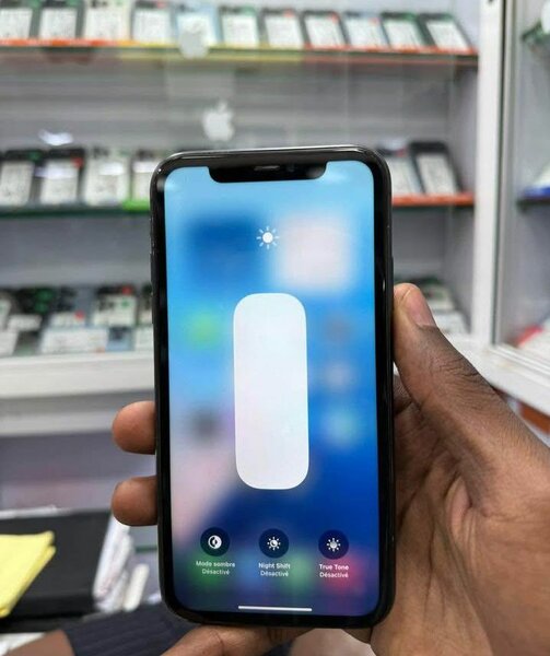 iPhone 11 Noir 64 Go