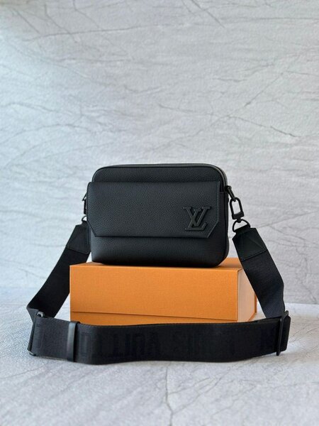 Sac bandoulière Louis Vuitton noir