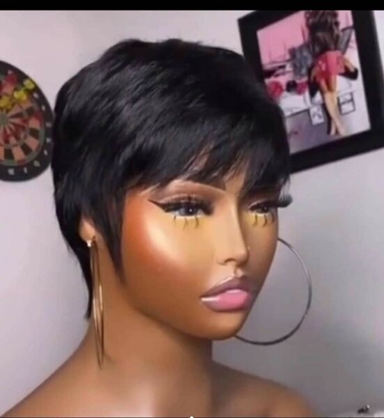 Perruque courte élégante noire