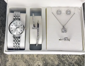 Комплект с наручными часами для женщин