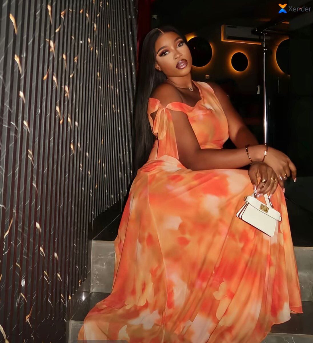 Robe élégante orange à motif