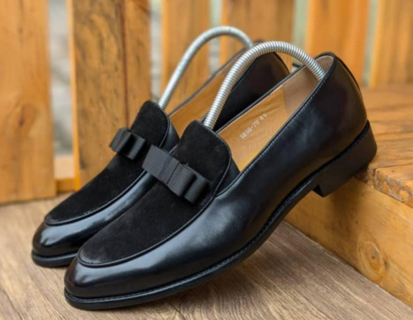 Leather formal shoes.