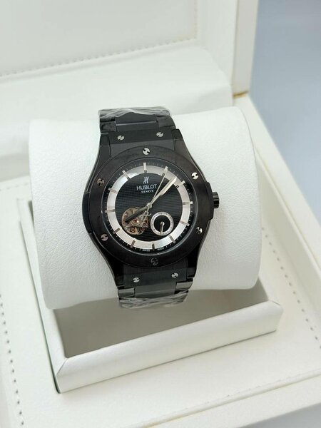 Montre squelette élégante