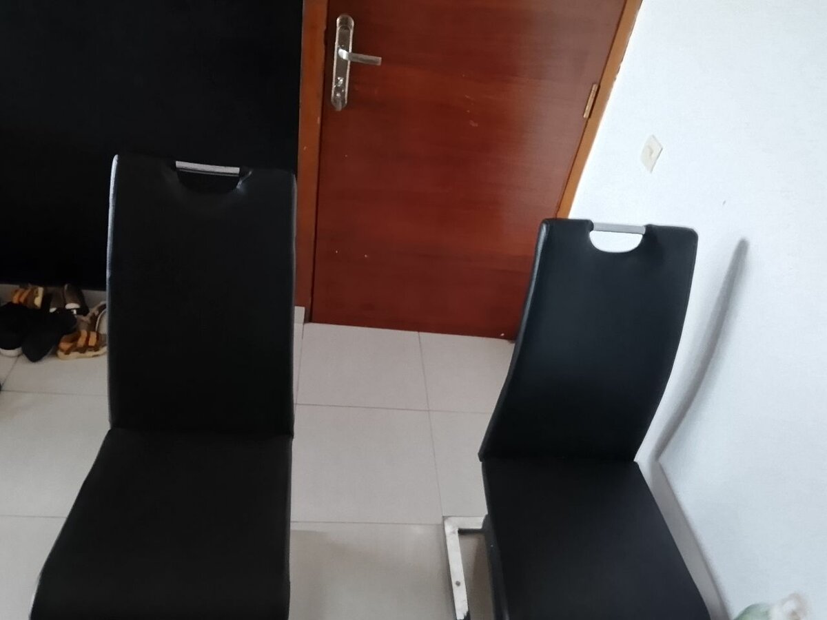 Chaises modernes en cuir noir