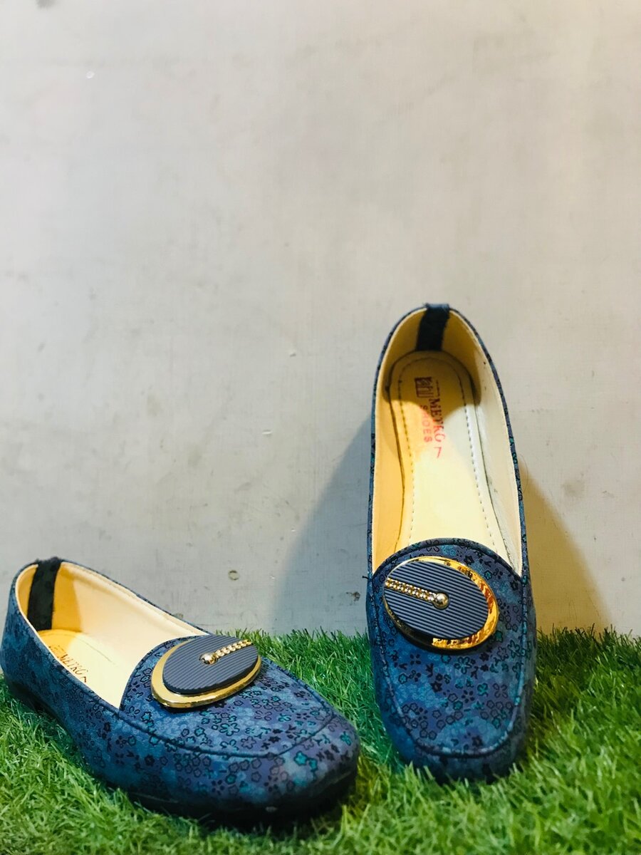 Ladies court shoes