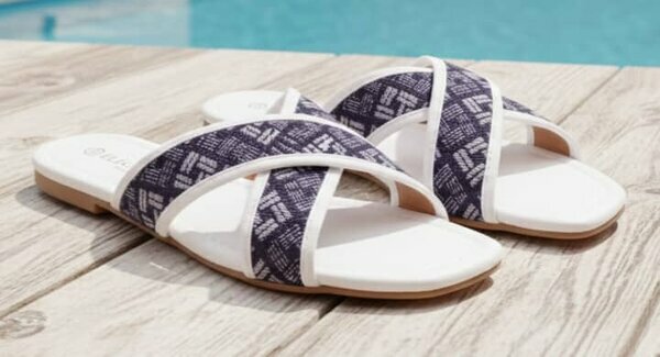 Sandales blanches motif tissu