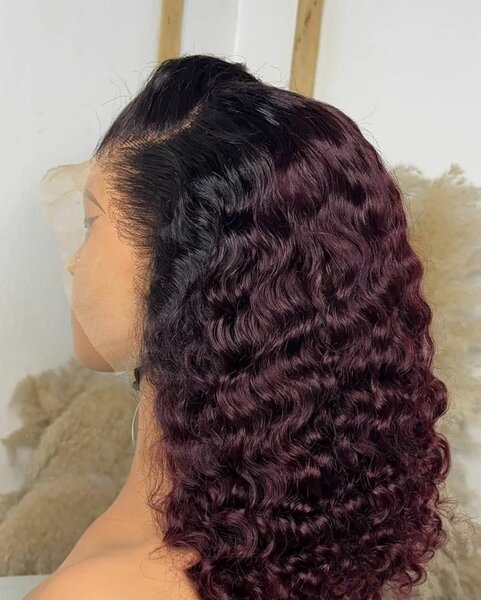 Perruque en dentelle bouclée