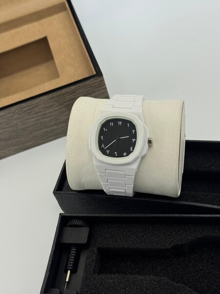 Montre blanche Arabminimaliste