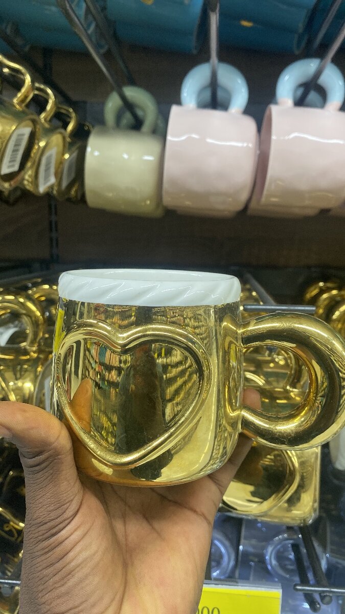 Tasse dorée avec cœur