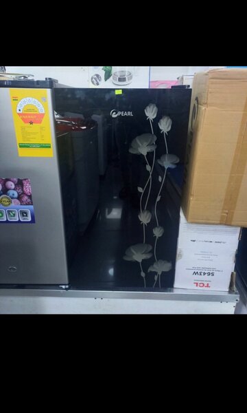 Media and Pearl table top fridge