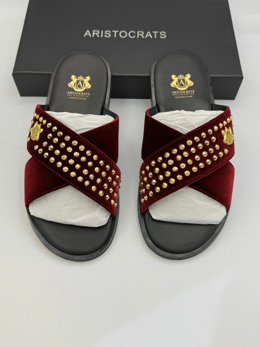 Quality and fashionable Aristocrats Slippers