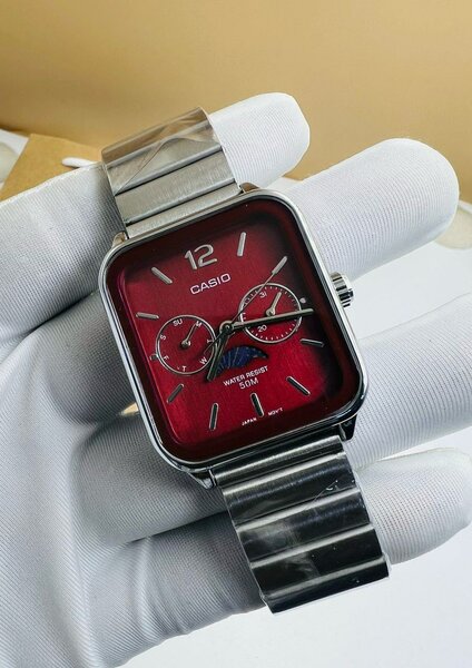 Montre de luxe disponible