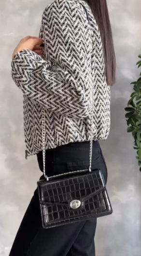 Стильная базовая сумочка от Stradivarius черная