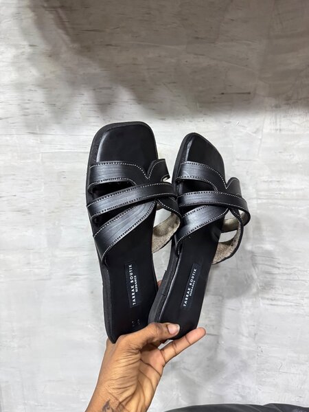 Sandales noires élégantes