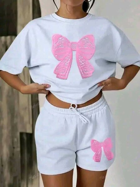 Ensemble short et t-shirt à nœud rose