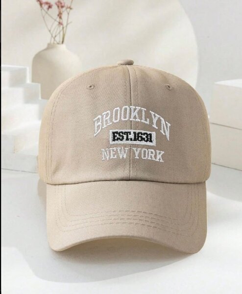 Casquettes élégantes variées