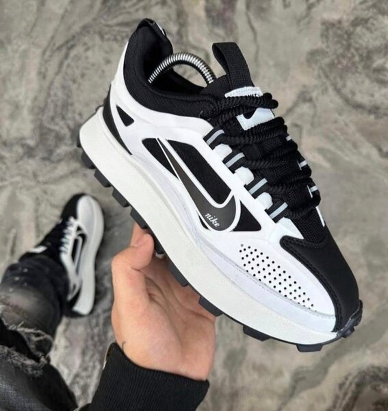 Chaussures Nike V2K Run noir et blanc
