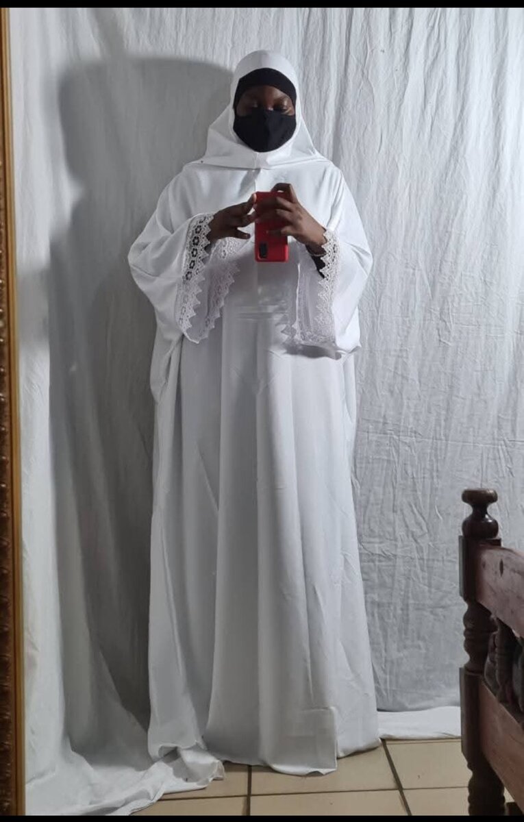 Boubou collé avec le voile dentelle sur les manches