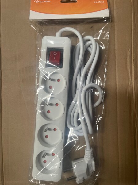 Multiprise avec interrupteur