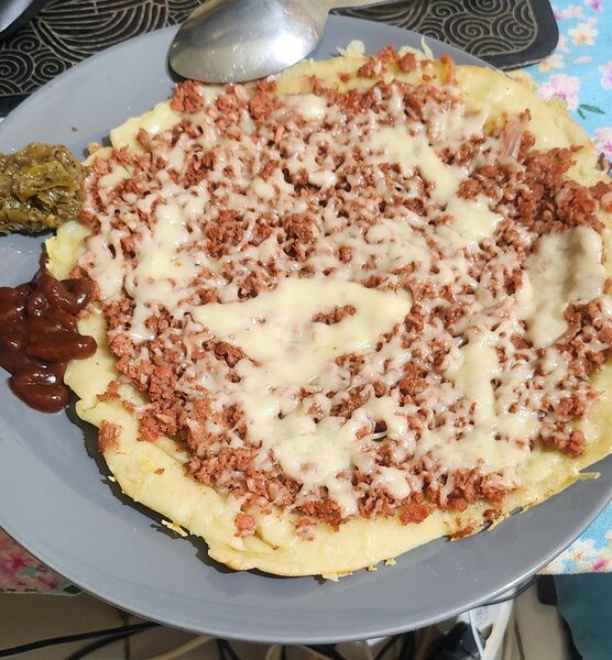 Pizza maison au fromage fondu