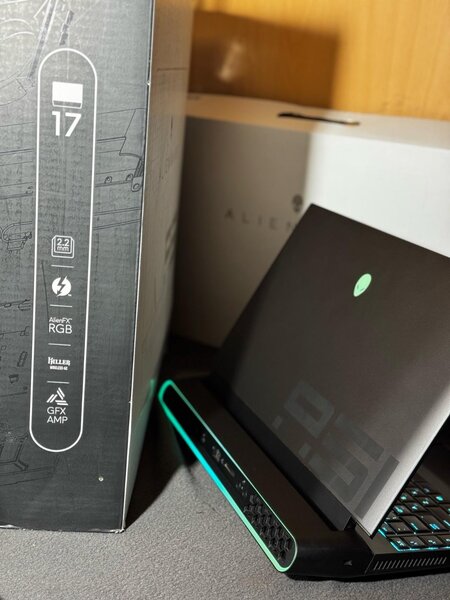 Dell Alienware M15 R7  AMD Ryz