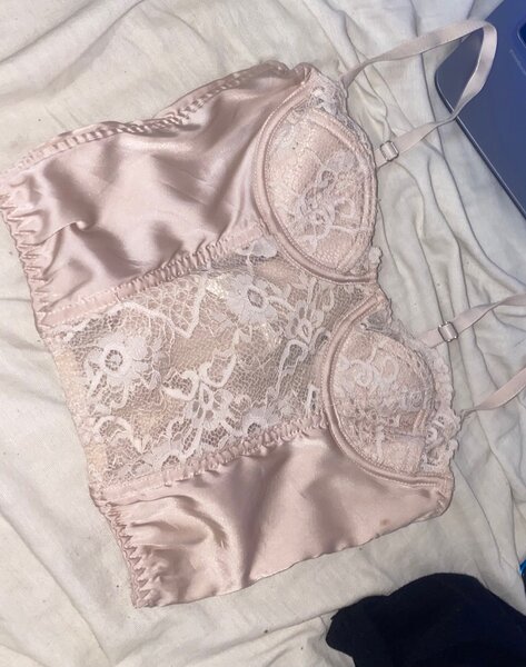 Corset en satin et dentelle