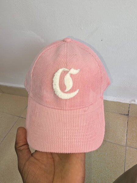 Casquette rose en velours côtelé