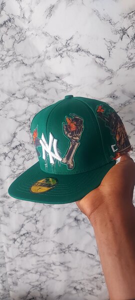 Casquette verte street art