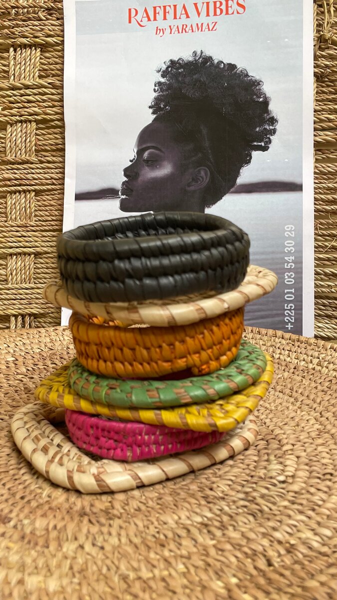 Bracelet noirTressé en Raphia