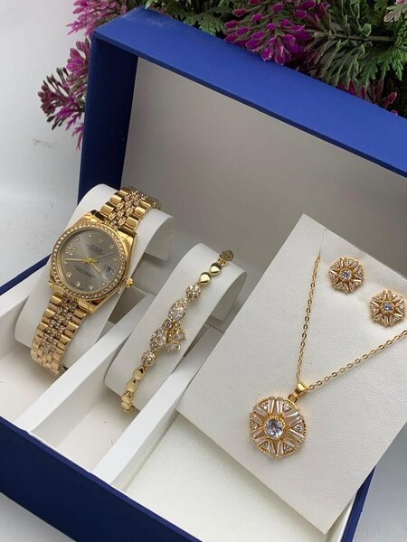 Stainless steel jewelry gift set Price 350 cedis