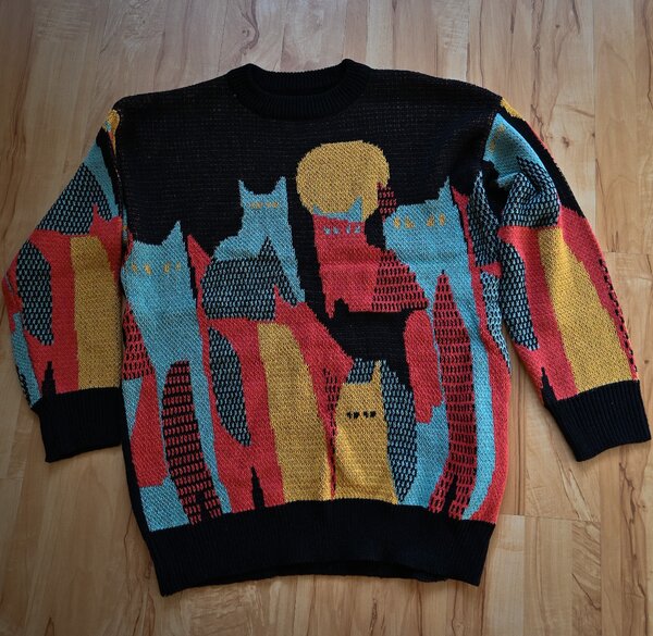 Свитер с котиками