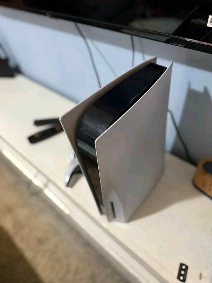 PlayStation 5 avec manettes